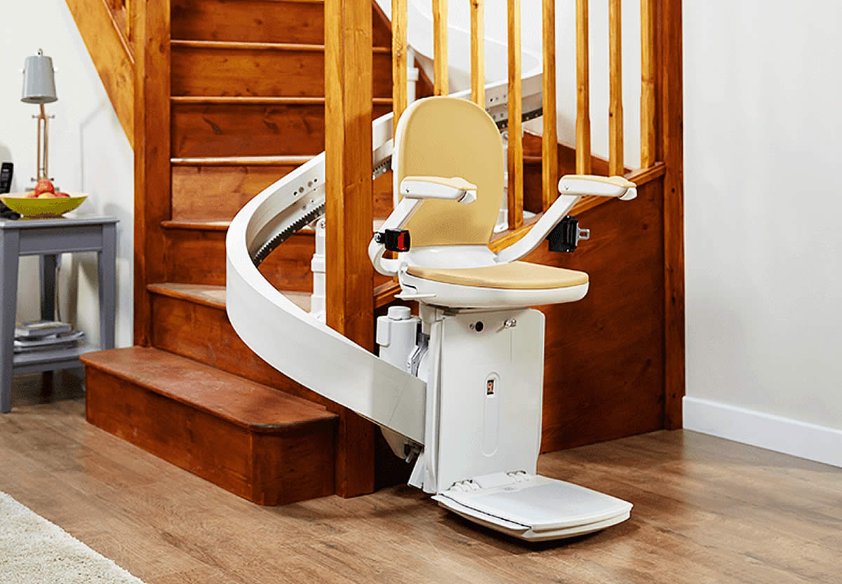 Acorn Stairlift 180 Curved Stairlift placed at the bottom of the stairs