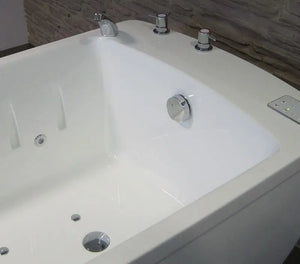 Astor Bannerman Avero Comfort S Bariatric Bath close up 