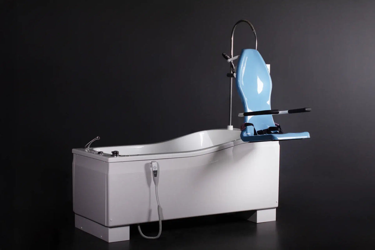 Astor Bannerman Compact DC3 Bath Seat outside bath