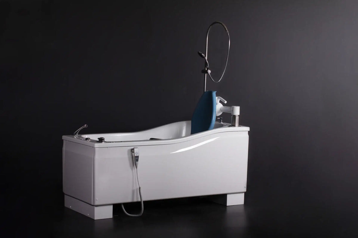 Astor Bannerman Compact DC3 Bath seat in bath