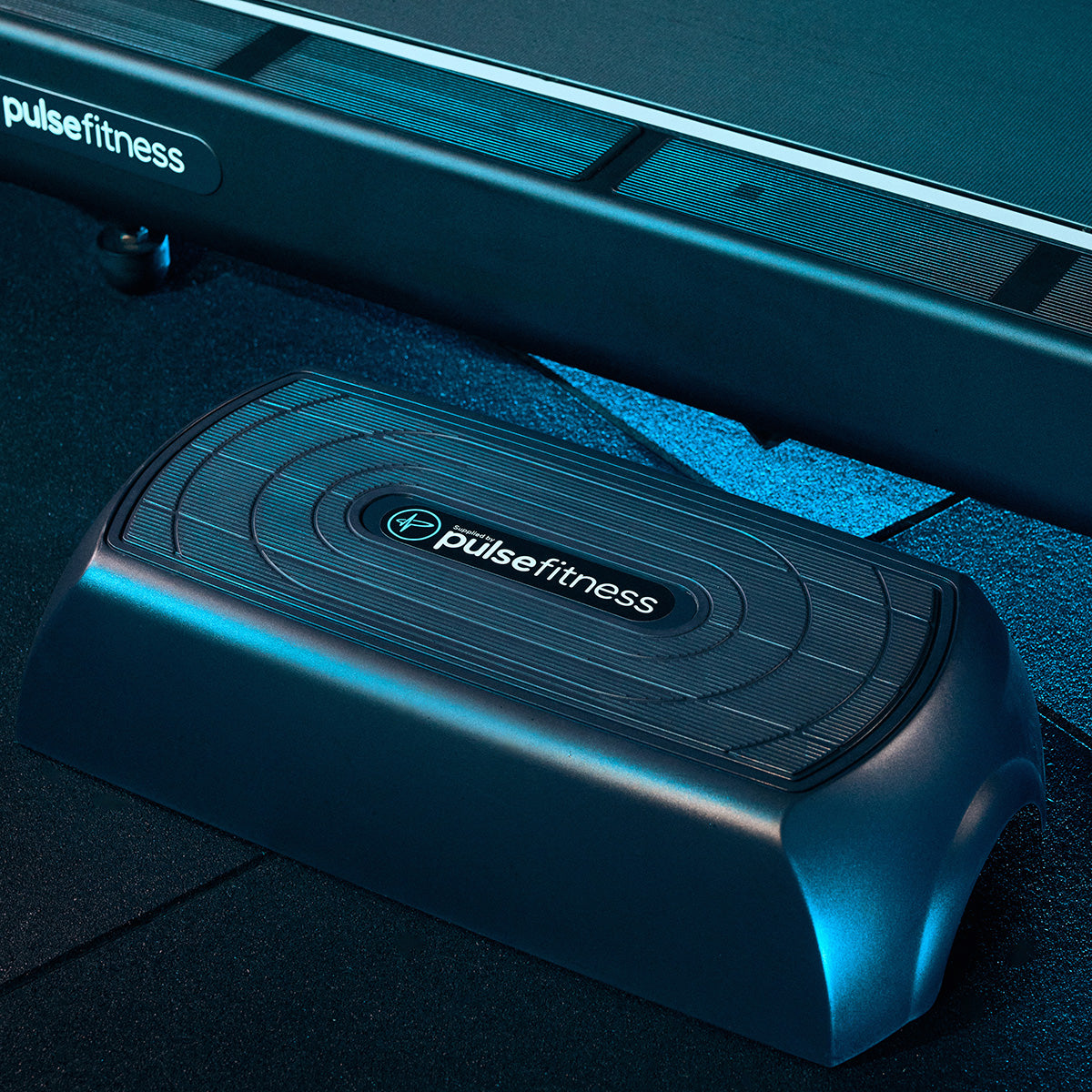 Pulse Fitness Run Low Impact Elevation Treadmill Step Up 