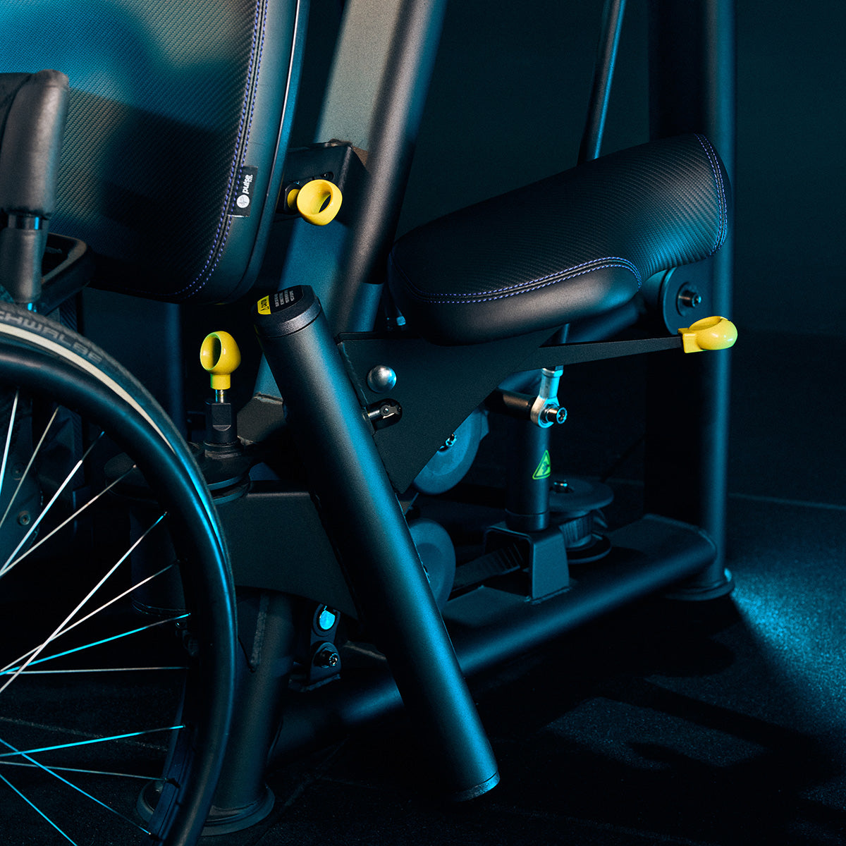 Pulse Fitness | Shoulder Press with Converging Axis