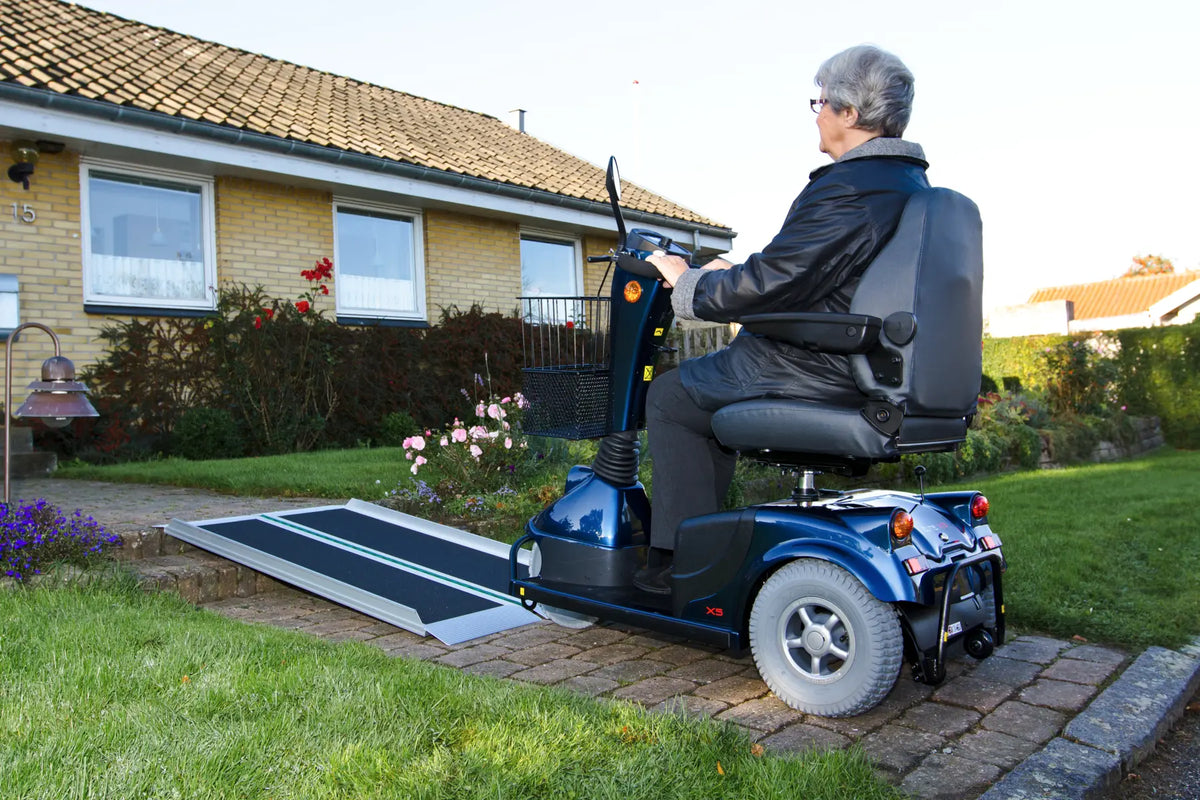 Stepless Guldman EasyFold Pro Ramps being used by a mobility scooter