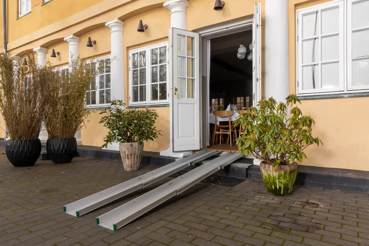 Stepless Guldman Folding Telescopic Ramp placed on restaurant entrance 