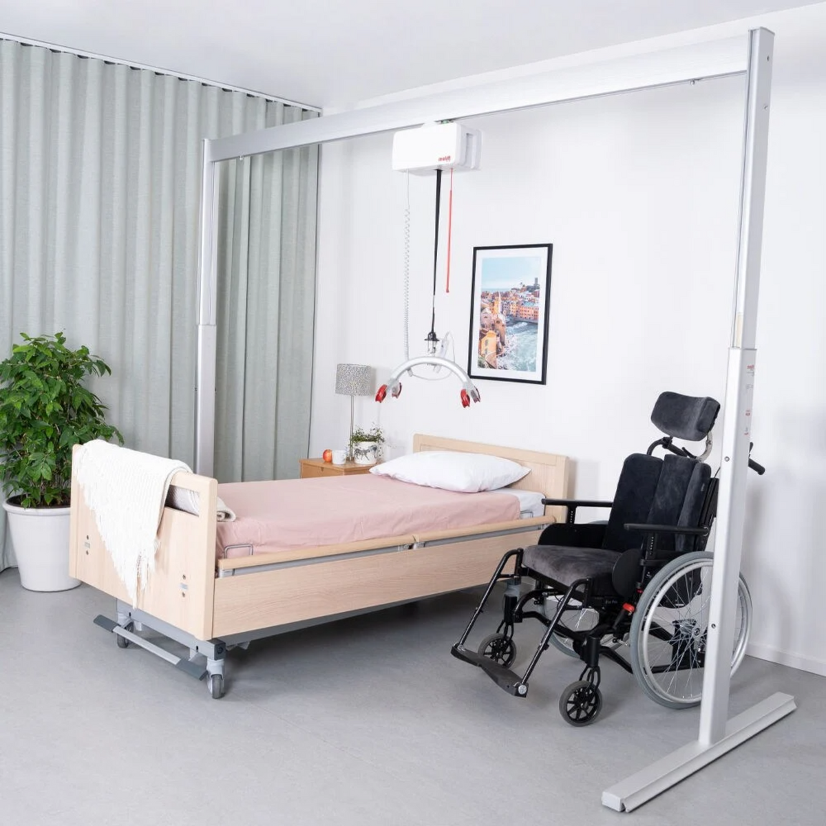 Etac | Molift Duo Lightweight, Free-Standing Overhead Hoist for Versatile Lifting Solutions A Free-standing Overhead Hoist System full setup ready for patient