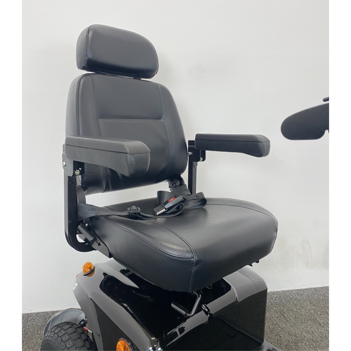 Freerider | Explore Freedom with Our Road-Legal 4-wheel Scooter Up to 20 Miles Battery Range and a Choice of Air-Filled or Solid Tyres black seats