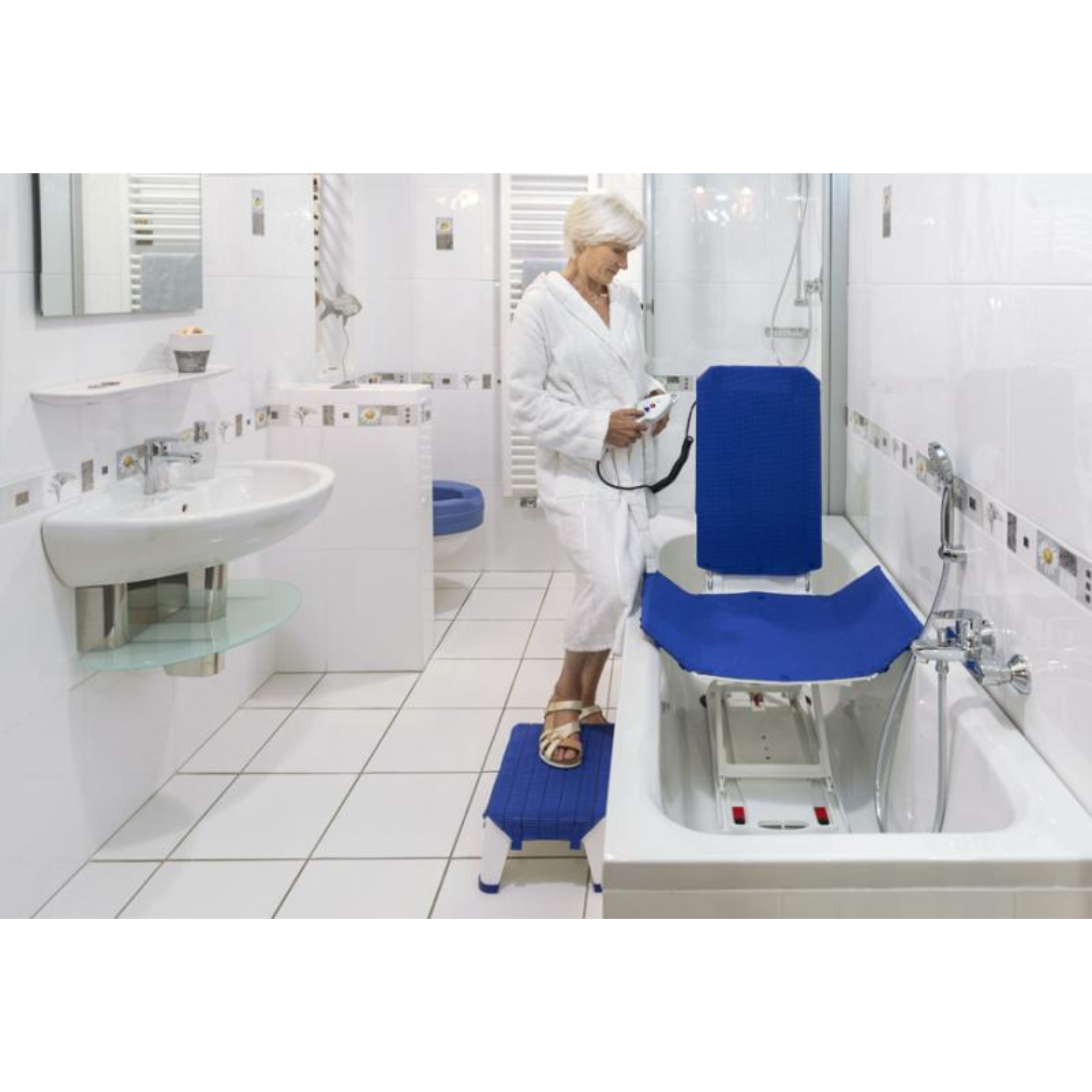Invacare | Aquatec Orca Reclining Bath Lift, Bathroom Fall Prevention ...